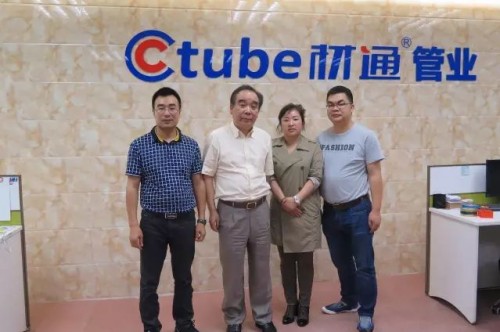 中國建筑裝飾協(xié)會主任梁宏瑀主任與池總蒞臨東莞市材通實(shí)業(yè)有限公司