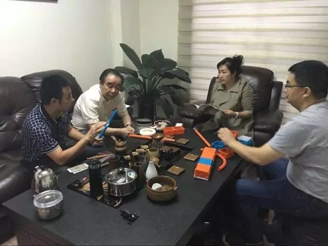 中國建筑裝飾協(xié)會會蒞臨材通管業(yè)洽商合作